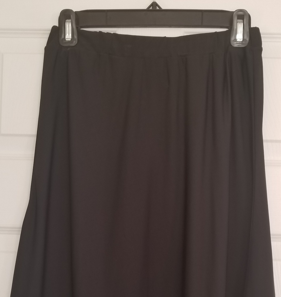 BCBG black flowy midi skirt xs